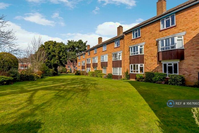 2 Bedroom Flat To Rent In Claremont Road, Surbiton, KT6