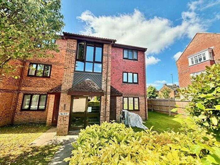 1 Bedroom Flat To Rent In Tanyard Close, RH13