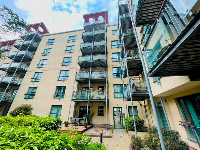 2 Bedroom Flat To Rent In Holyrood Road, Holyrood, Edinburgh, EH8
