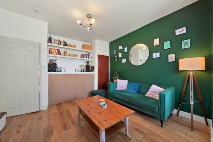 2 Bedroom Apartment To Rent In The Drive, Ilford, IG1