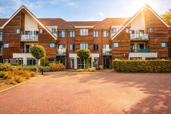 1 Bedroom Property For Sale In Darkes Lane, Potters Bar, EN6