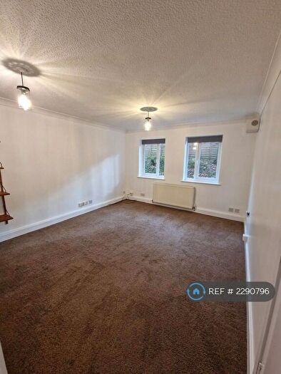 1 Bedroom Flat To Rent In Woodlands Court, Sandhurst, GU47