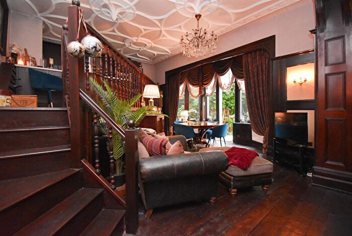 3 Bedroom Flat For Sale In The Ridge, Hastings, TN34