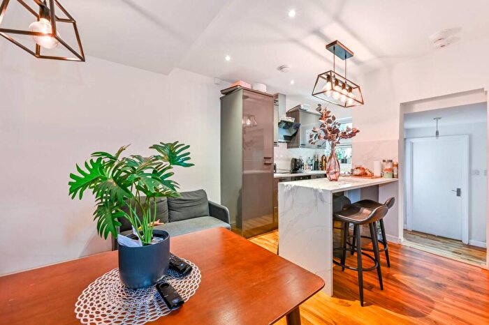 2 Bedroom Flat To Rent In Charlton Road, Harlesden, London, NW10