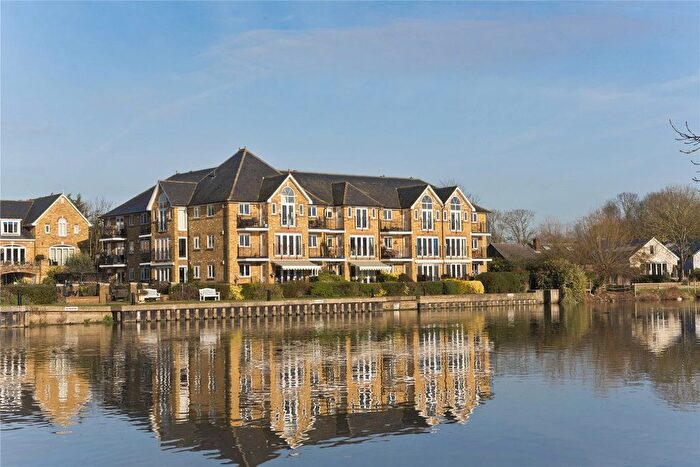 2 Bedroom Flat To Rent In Swan Walk, Shepperton, Middlesex, TW17