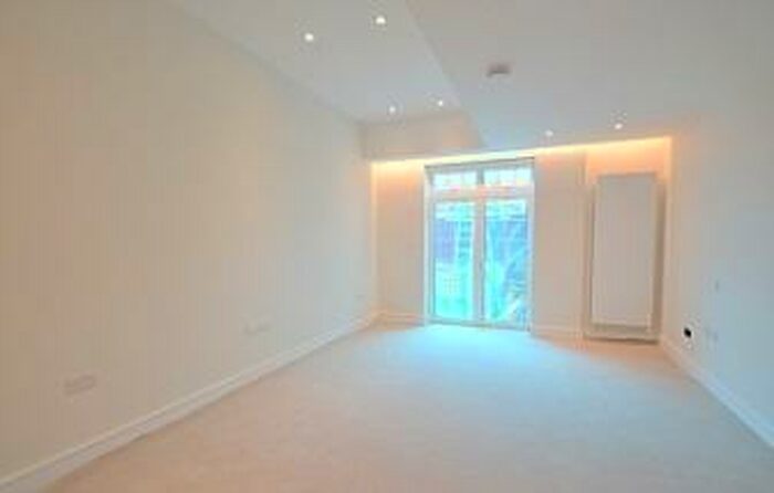 2 Bedroom Flat To Rent In Sandwell Court, Beechcroft Avenue, London, NW11