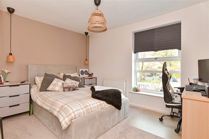 3 Bedroom Terraced House For Sale In Knights Croft, New Ash Green, Longfield, Kent, DA3