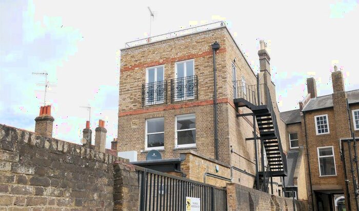 2 Bedroom Flat To Rent In High Street, Ware, SG12