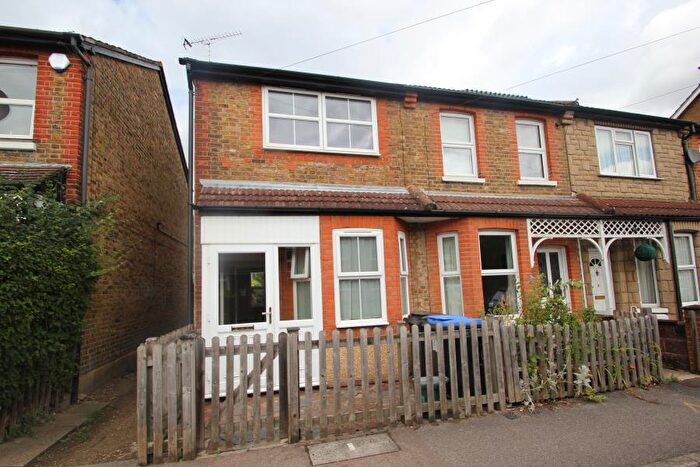 2 Bedroom End Of Terrace House To Rent In Woking, Surrey, GU21