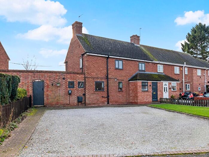 3 Bedroom Semi Detached House For Sale In St. Michaels Close, Ufton, Leamington Spa, CV33