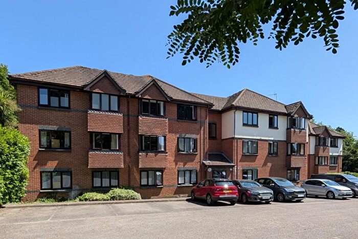 2 Bedroom Flat To Rent In Woking, Surrey, GU22
