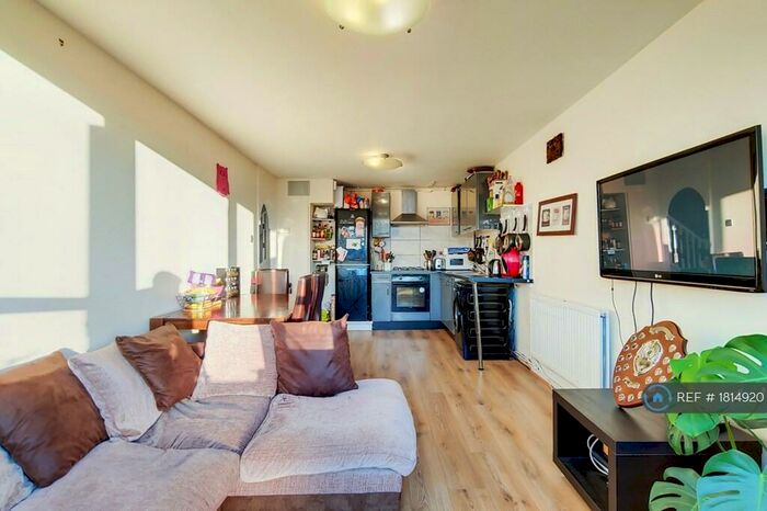 3 Bedroom Flat To Rent In Clovelly Way, London, E1