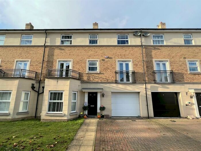 4 Bedroom Town House To Rent In De Paul Way, Brentwood, CM14