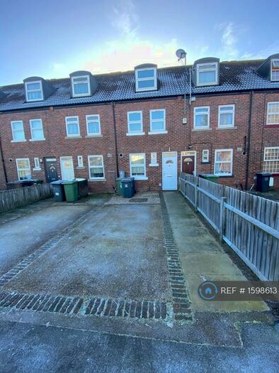 4 Bedroom Terraced House To Rent In Lions Close, London, SE9