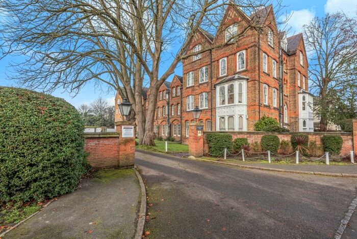 1 Bedroom Apartment To Rent In Camperdown House, Windsor, SL4