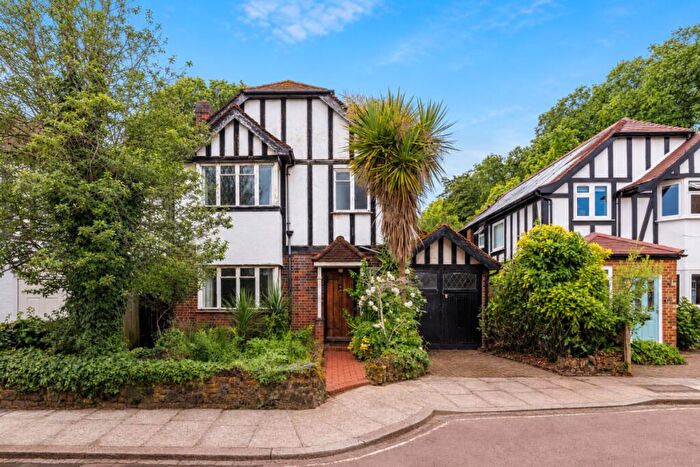 3 Bedroom Detached House For Sale In Beverley Close, Barnes Village, SW13