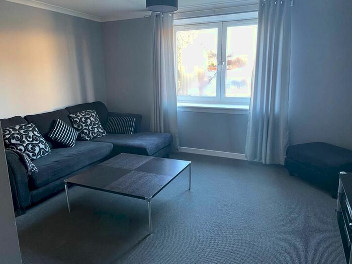 2 Bedroom Flat To Rent In Oscar Court, Torry, Aberdeen, AB11