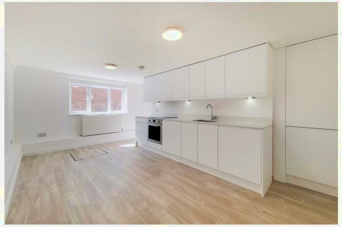 Apartment To Rent In Finchley Road, Temple Fortune, London, NW11