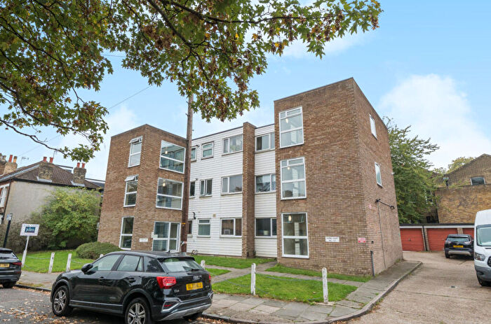 2 Bedroom Apartment For Sale In Lenham Road, London, SE12