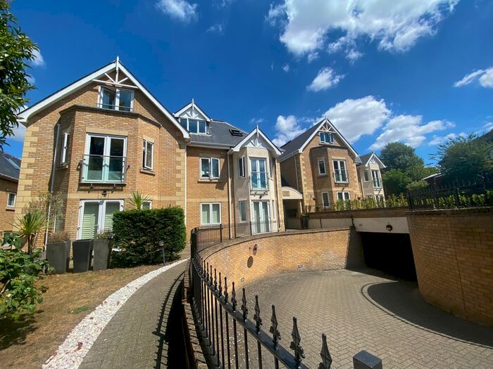 2 Bedroom Flat To Rent In Slades Hill, Enfield, EN2