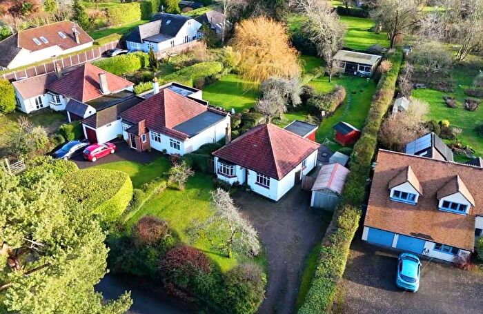 3 Bedroom Property For Sale In Scatterdells Lane, Chipperfield, Kings Langley, WD4