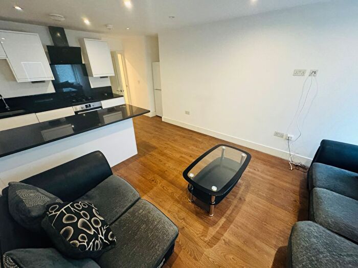 2 Bedroom Flat To Rent In London Road, London, SW16