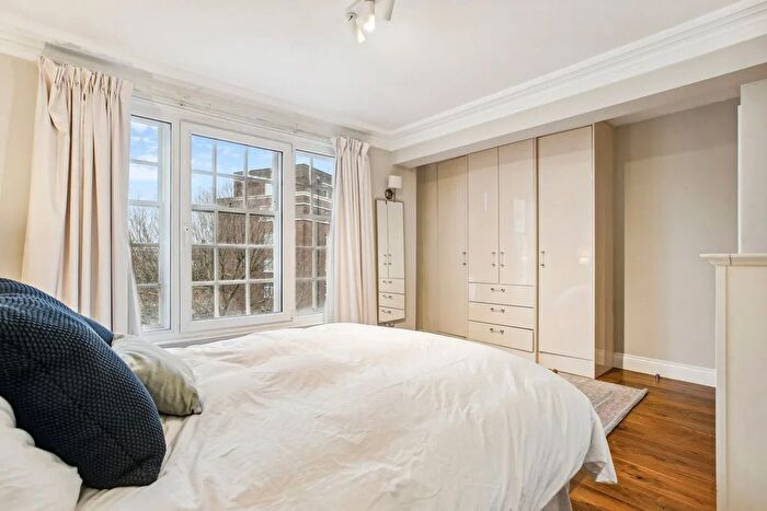 4 Bedroom Flat To Rent In Malvern Court, Onslow Square, South Kensington, SW7