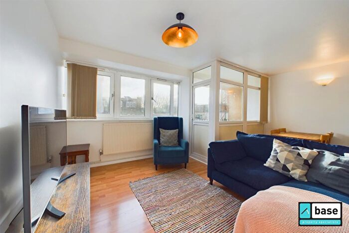 3 Bedroom Maisonette To Rent In Knottisford Street, London, E2