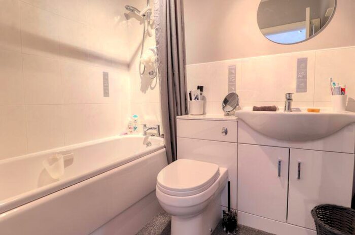 3 Bedroom End Of Terrace House For Sale In Birchwood View, Gainsborough, DN21