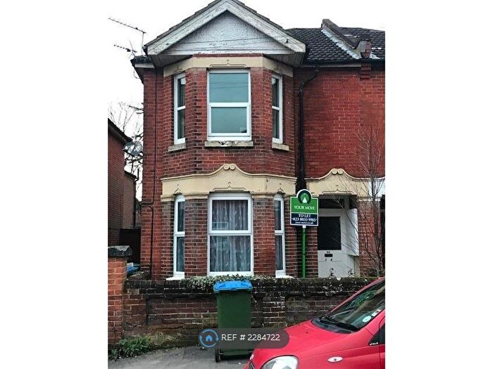 1 Bedroom Flat To Rent In Highfield Crescent, Southampton, SO17