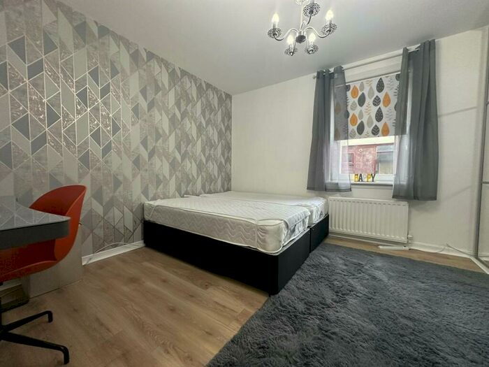 1 Bedroom Flat To Rent In Back O Barns, Hamilton, ML3