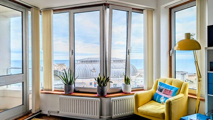 2 Bedroom Flat For Sale In Marine Parade, Worthing, BN11