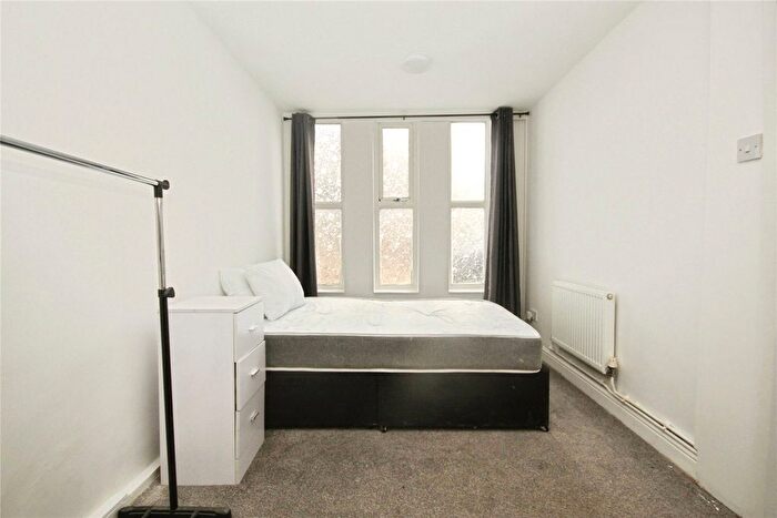 Studio To Rent In Coburg Crescent, London, SW2