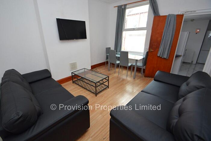 7 Bedroom Terraced House To Rent In Manor Drive, Hyde Park, Leeds, LS6