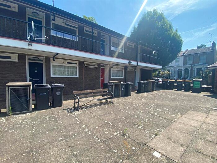 Studio To Rent In Penshurst Road, Hackney, E9