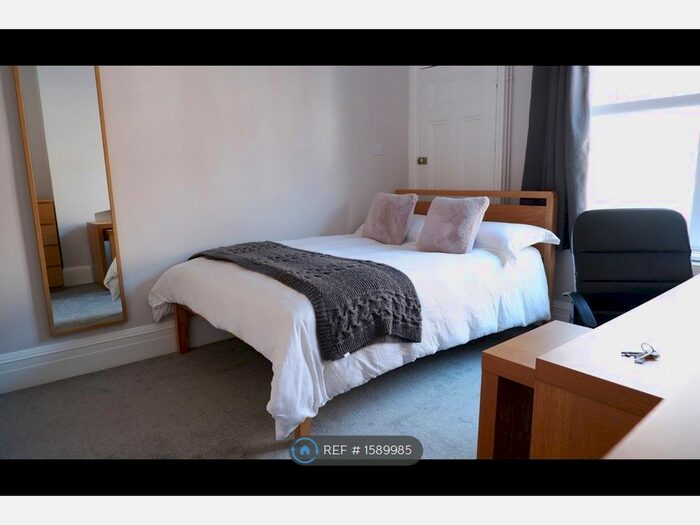 3 Bedroom Terraced House To Rent In Hartopp Road, Leicester, LE2