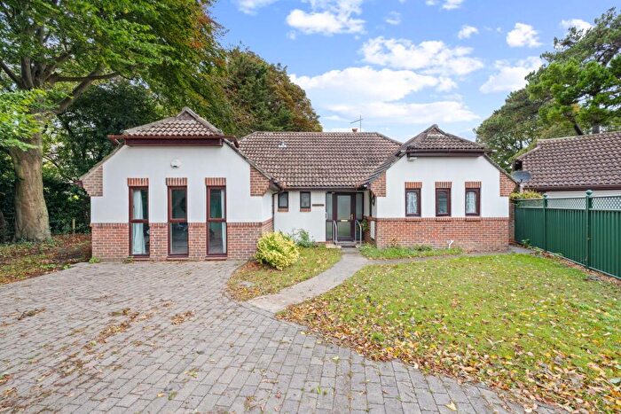 3 Bedroom Detached Bungalow For Sale In Margaret Close, Bognor Regis, PO21