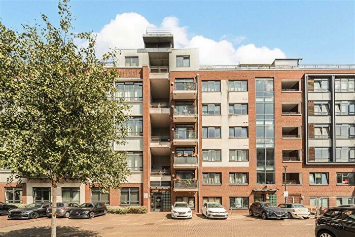 2 Bedroom Flat For Sale In Larden Road, Acton, W3