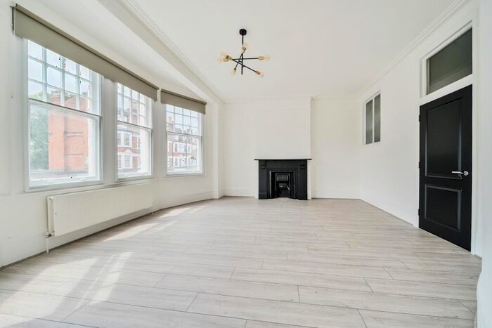 2 Bedroom Flat To Rent In Fortis Green Road London, N10