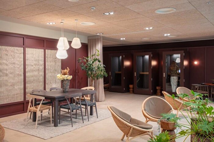 Studio To Rent In Chatfield Road, London, SW11