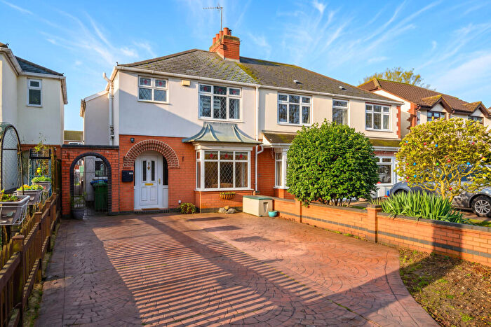 3 Bedroom Semi-Detached House For Sale In Rugby Road, Binley Woods, - No Onwards Chain, CV3