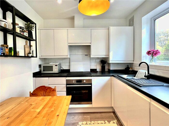 Studio To Rent In Buckingham Close, Ealing, London, W5