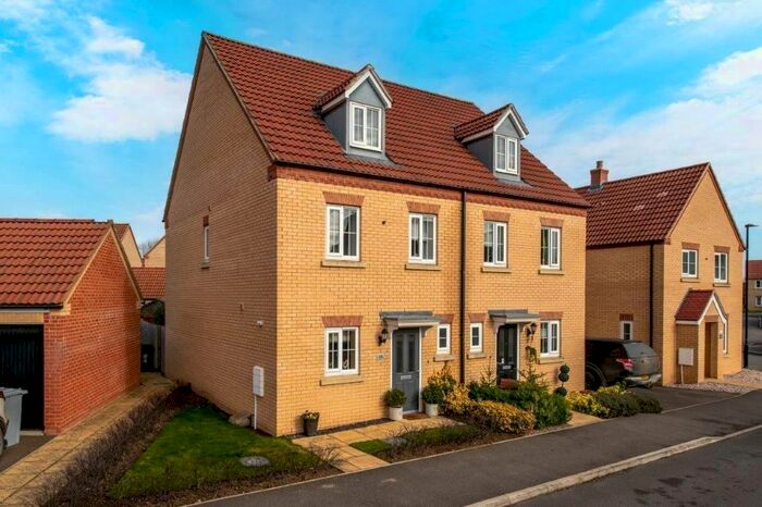 3 Bedroom Semi-Detached House To Rent In Newmarket Avenue, Bourne, PE10