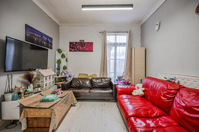 3 Bedroom Terraced House For Sale In Endsleigh Gardens - Ilford - London -, IG1