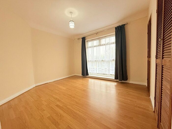 2 Bedroom Flat To Rent In Ilford, IG2