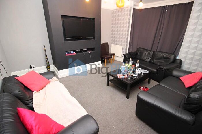 11 Bedroom House To Rent In Brudenell Road, Leeds, LS6