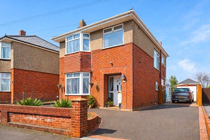 3 Bedroom Detached House For Sale In Hood Crescent, Bournemouth, BH10