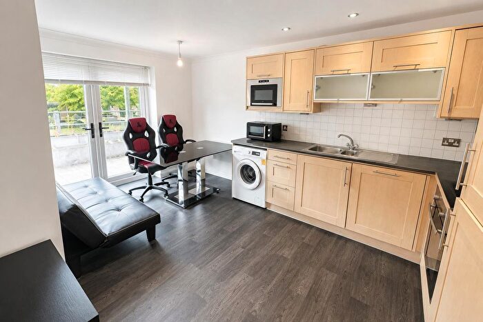 3 Bedroom Flat To Rent In Lightship Way, Colchester, CO2