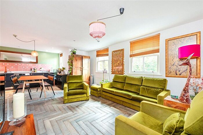 2 Bedroom Flat For Sale In Clapton Square, London, E5