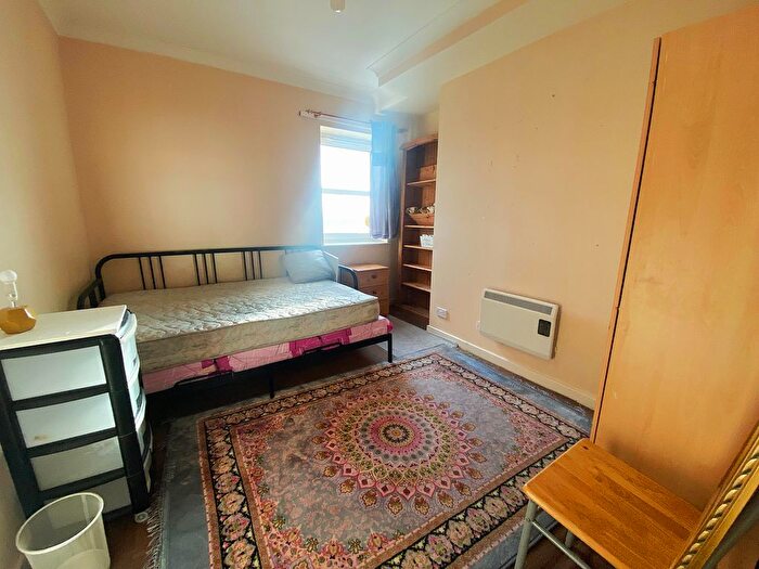 1 Bedroom Flat For Sale In High Street, Hounslow, TW3